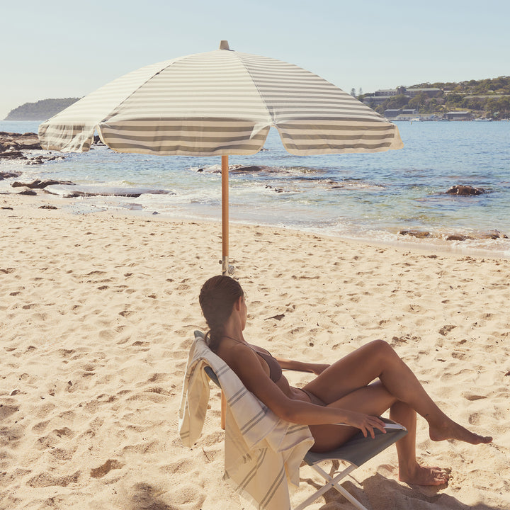 SUNNYLiFE paplūdimio skėtis nuo saulės – SEAGRASS STRIPE