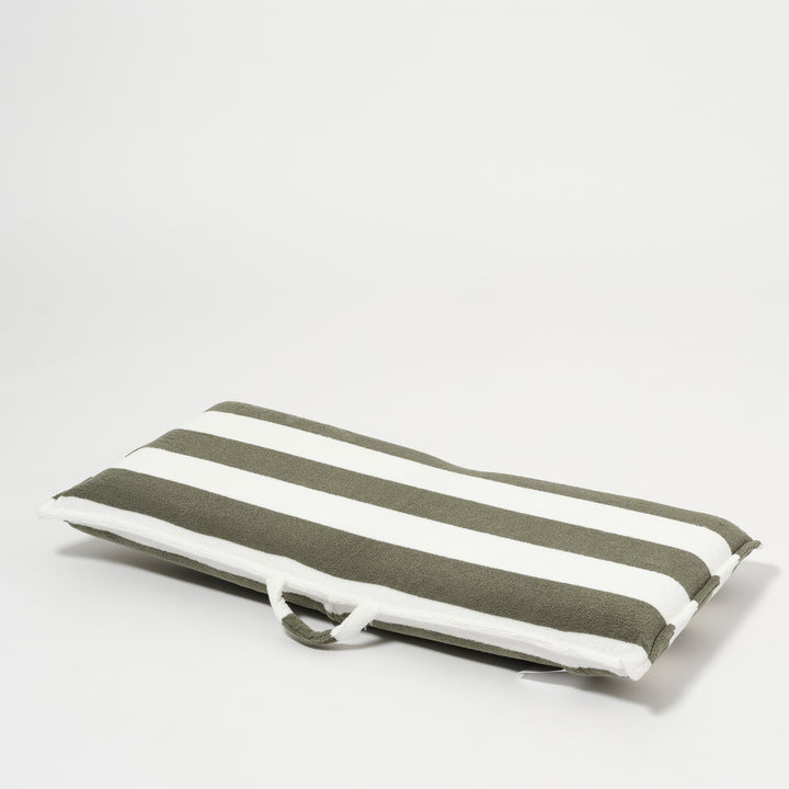 SUNNYLiFE paplūdimio kėdė Folding – THE VACAY OLIVE STRIPE