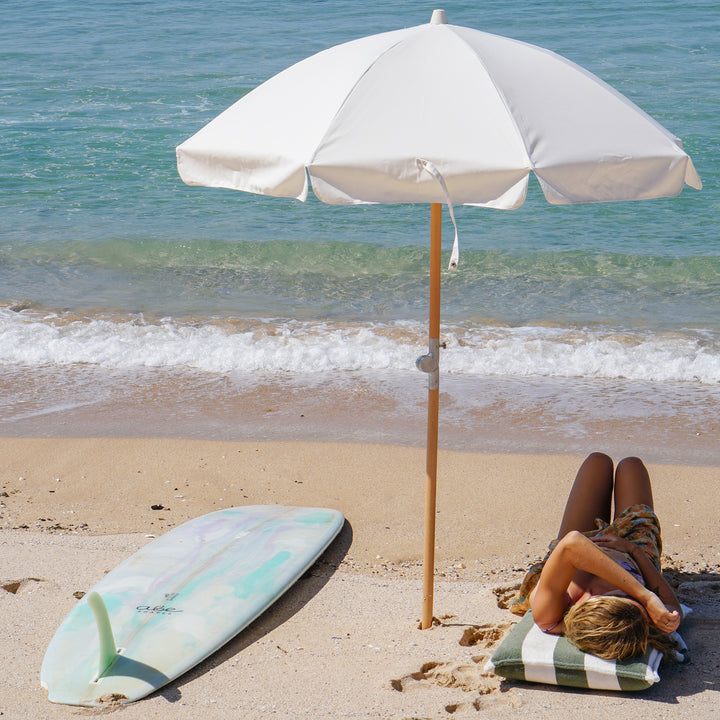 SUNNYLiFE paplūdimio kėdė Folding – THE VACAY OLIVE STRIPE