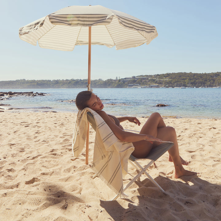 SUNNYLiFE paplūdimio kėdė Sun – SEAGRASS