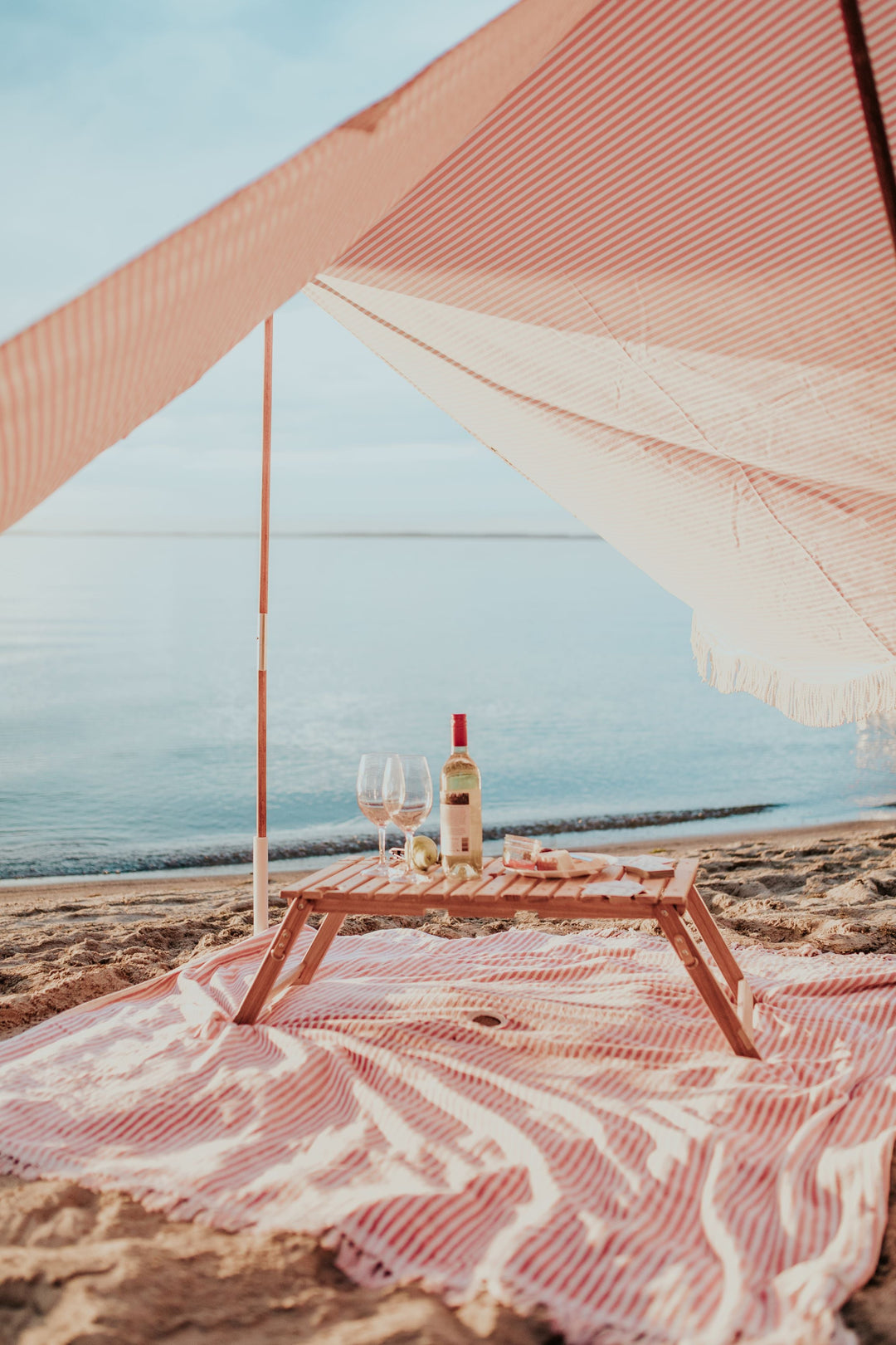 Business & Pleasure paplūdimio ir pikniko pledas – LAUREN 'S PINK STRIPE - Summer Boutique - BPA-BKT-LAU-PNK