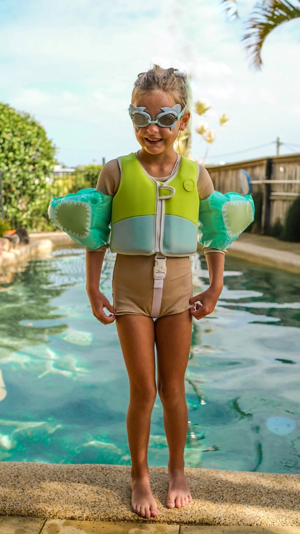 SUNNYLiFE pripučiamos plaukimo rankovės – SALTY THE SHARK AQUA - Summer Boutique - SCIFBAQU